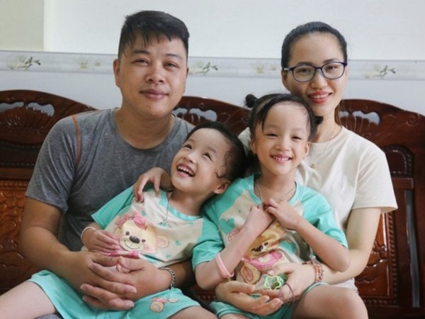 4 năm sau ca phẫu thuật tách rời của cặp sinh đôi dính liền: Trúc Nhi vẫn còn vấn đề khiến bố mẹ trăn trở