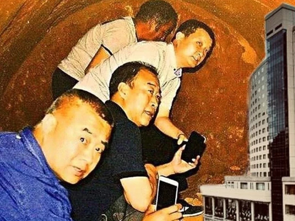 Cảnh sát theo dõi, đột kích khách sạn tiền tỷ của 1 nông dân nghèo: 9 người bị bắt, nhiều báu vật vô giá hơn 2.000 năm tuổi được tìm thấy