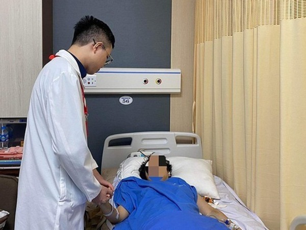 Vụ nữ bác sĩ bị kính rơi vào người: Bác sĩ trực tiếp điều trị nói về khả năng hồi phục