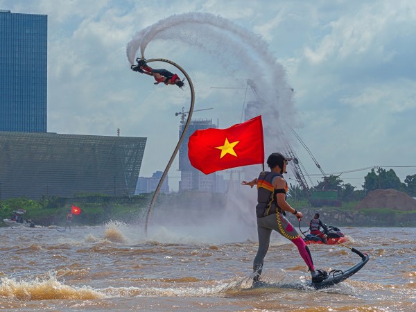 Những khoảnh khắc ấn tượng tại Lễ hội sông nước TP HCM
