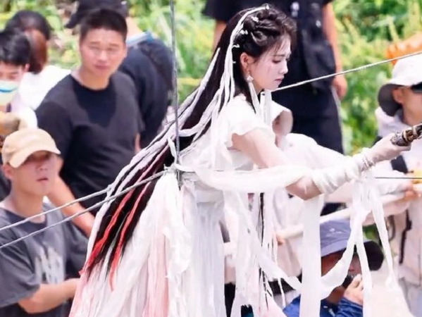 Mỹ nhân Hoa ngữ bị chê nhìn như mực xé sợi, mới được khen là nàng thơ giờ gây thất vọng