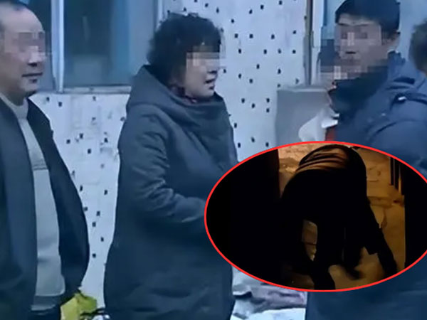Một nhà 7 người 20 năm không bước ra cửa, hàng xóm lén nhìn tái mặt với cảnh này: Có thứ gì đó đang bò!