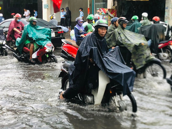 Dự báo thời tiết 12/5/2024: Hà Nội, TP.HCM đều có mưa giông
