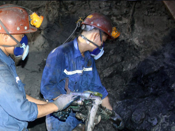 Quảng Ninh: Hầm lò than lở đất đá, 3 công nhân tử vong