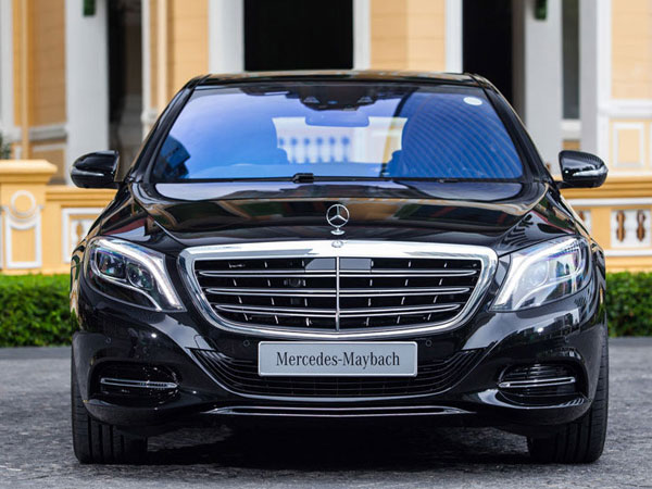 Xe sang Maybach nhiều lần bán ế, ngân hàng giảm giá sốc