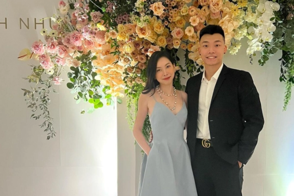 Yêu nhau năm lớp 12 cùng du học Mỹ, chia tay vì chuyện rửa bát rồi 'đánh úp' bằng màn cầu hôn trên du thuyền
