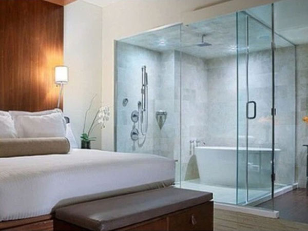 Tại sao nên bật đèn phòng tắm khi ngủ trong khách sạn? Người phục vụ phòng lâu năm tiết lộ bí mật bất ngờ phía sau