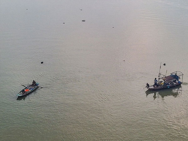 Tìm kiếm 2 nữ sinh nghi nhảy cầu Kinh Dương Vương ở Bắc Ninh