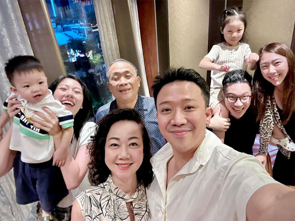 Hari Won bị soi dấu hiệu lạ, vắng mặt trong buổi tụ họp ăn uống với gia đình Trấn Thành