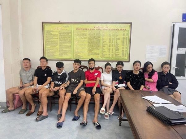 Khởi tố 5 cầu thủ CLB Hồng Lĩnh Hà Tĩnh ‘bay lắc’ cùng 5 cô gái trong khách sạn