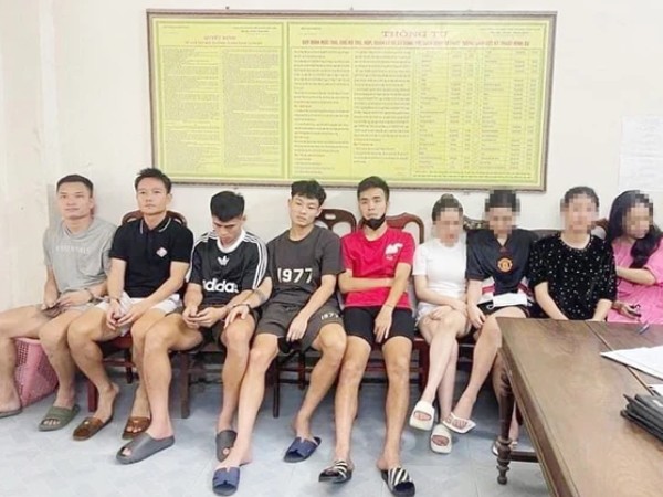 Vụ 5 cầu thủ Hà Tĩnh dùng ma túy: Vì sao 5 cô gái không bị khởi tố?