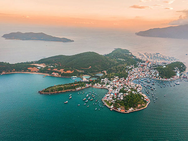 Phát hiện hòn đảo hoang sơ ít người biết biệt lập giữa biển Nha Trang, cách đất liền chỉ 15 phút đi ca nô