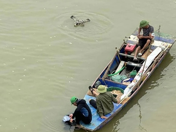 Rộ tin đồn hai nữ sinh nhảy cầu ở Bắc Ninh bị cấm thi lớp 10 nên nghĩ quẩn, Phòng Giáo dục nói gì?