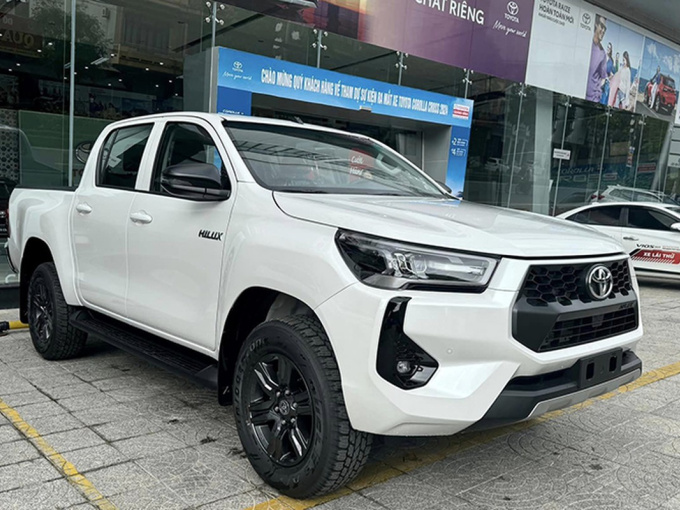 Cận cảnh Toyota Hilux 2024 từ 668 triệu đồng vừa ra mắt Việt Nam