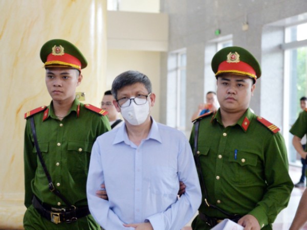 Cựu bộ trưởng Y tế Nguyễn Thanh Long nộp thêm 1 tỉ đồng, xin giảm nhẹ hình phạt