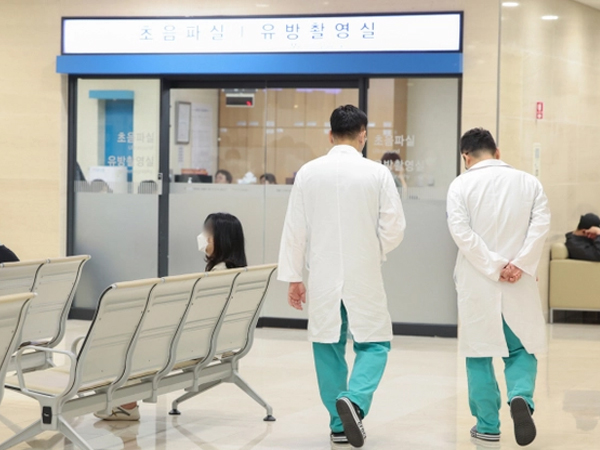 Cuộc chiến chưa kết thúc: 12.000 bác sĩ Hàn Quốc đình công tiếp tục đối mặt với khó khăn mới, khủng hoảng y tế toàn quốc rơi vào bế tắc