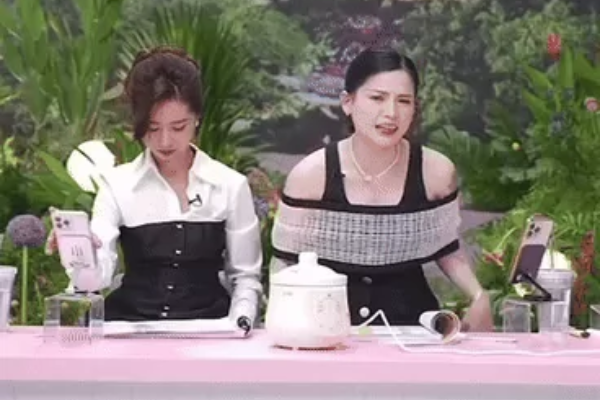 Hà Linh nói về lý do 'giấu số' sau mỗi livestream, 'đối đầu' chan chát với Quyền Leo Daily: Liệu có chạm đến 100 tỷ không?