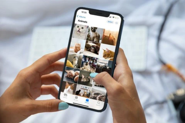 iOS 17.5 gặp lỗi đáng lo ngại: Ảnh trên iPhone đã xóa từ cách đây nhiều năm bất ngờ xuất hiện trở lại