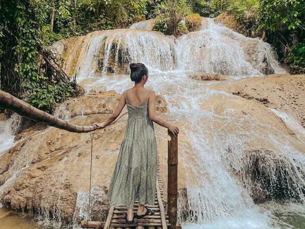 Nằm trong khu bảo tồn thiên nhiên Pù Luông, 1 địa điểm là 'nàng thơ giữa đại ngàn' vừa dữ dội vừa dịu êm, chỉ cách Hà Nội 3 tiếng lái xe