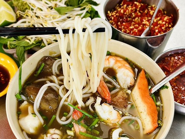 4 nhóm người không nên ăn bún, thèm đến mấy cũng đừng dại động đũa