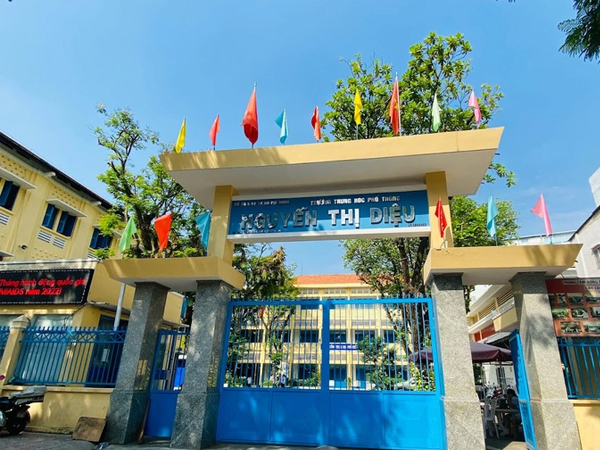 Đình chỉ công tác giáo viên cho 6 học sinh đánh bạn trong lớp học