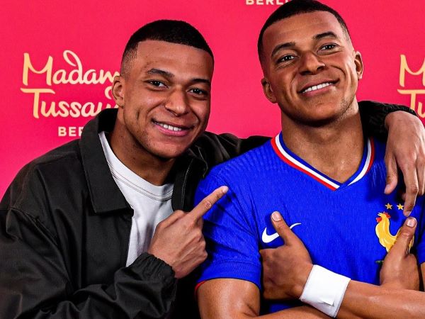 Mbappe sửng sốt khi nhìn thấy… Mbappe giả!