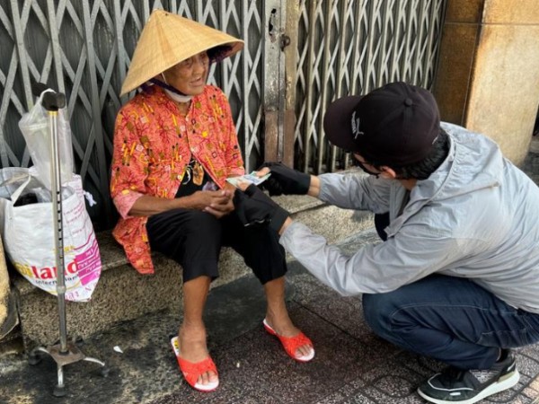 Bị chỉ trích vì 'làm từ thiện 500 nghìn', sao phim Lật Mặt lên tiếng đáp trả