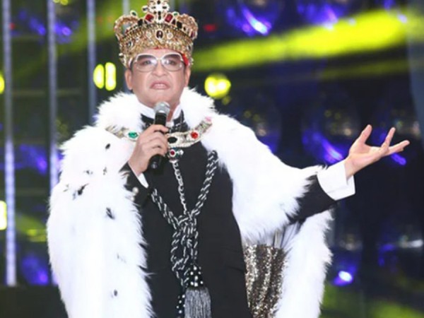 Mặc 'diêm dúa, độc lạ' showbiz Việt chỉ có thể là... MC Thanh Bạch