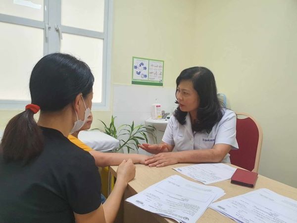 Người mẹ nghi con bất thường giới tính khi kiểm tra 'vùng kín'