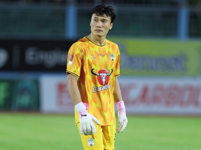 'Họa vô đơn chí', HLV Kim Sang-sik sẽ buộc phải cắn răng dùng 'trò cưng' một thời của thầy Park?
