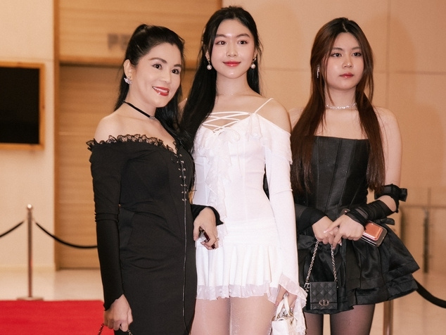 2 ái nữ nhà Quyền Linh khoe chân dài chiếm spotlight, dàn mỹ nhân Vbiz lộ nhan sắc thật qua 'cam thường' tại sự kiện