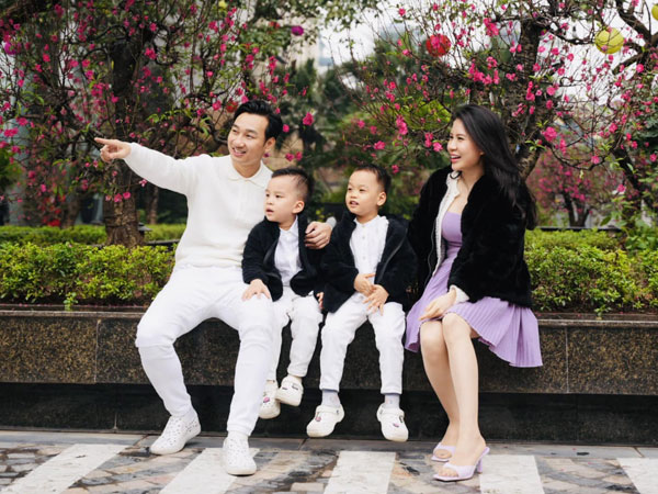 Hôn nhân hạnh phúc của MC Thành Trung và vợ cựu tiếp viên hàng không