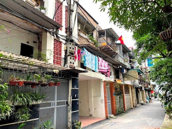 Chung cư 'ngáo' giá, người mua chuyển hướng săn nhà tập thể cũ 2 tỷ đồng