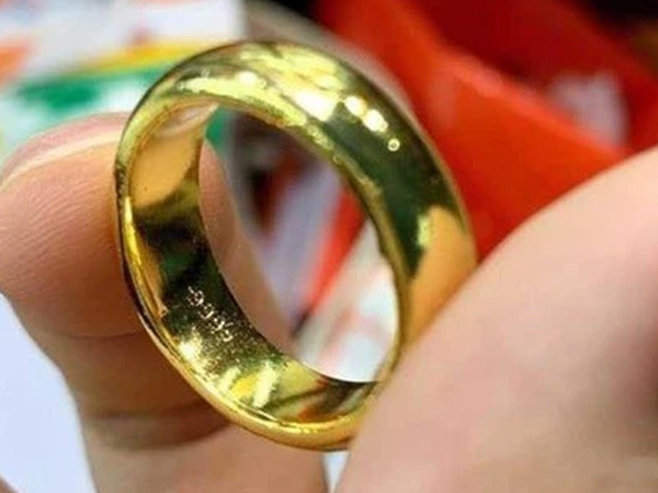 Giá vàng nhẫn trơn tăng dựng đứng sáng 18/5
