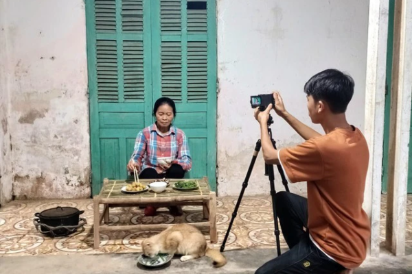 Chủ kênh 'Ẩm thực mẹ làm' dùng 1 từ để miêu tả về mẹ: Đó là từ gì?