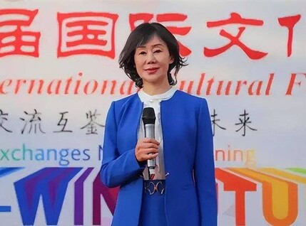 Chân dung nữ hiệu phó 'ngũ độc' mê thẩm mỹ: Biến mình từ phụ nữ U60 thành cô gái tuổi đôi mươi