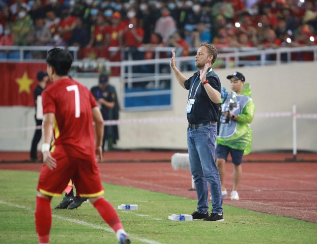 Lộ mức lương của HLV Polking ở CLB CAHN, bị giảm sâu vẫn thuộc top cao nhất V.League
