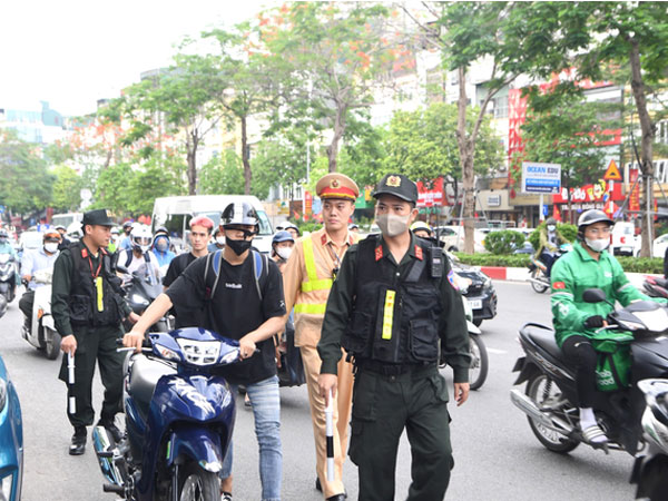 5 Tổ công tác 'đặc biệt' của Công an Hà Nội đồng loạt xuất hiện trên đường phố để làm gì?