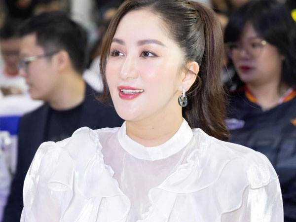 Nữ ca sĩ mượn 80 triệu sau 13 năm chưa trả và nhạc sĩ nổi tiếng nhận 25 triệu không đưa bài hát cho Khánh Thi là ai?