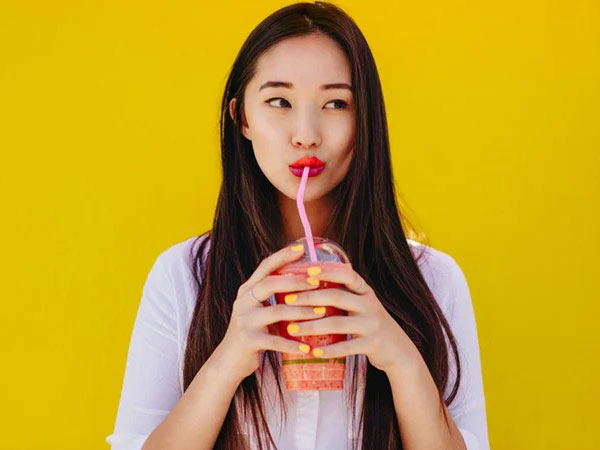 Dùng ống hút tiện lợi khi uống nước nhưng 2 đối tượng phải tuyệt đối tránh