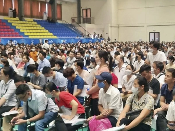 Nhà ở xã hội tại Hà Nội: Nơi xếp hàng từ 2h sáng nộp hồ sơ, nơi mở bán 26 lần vẫn ế