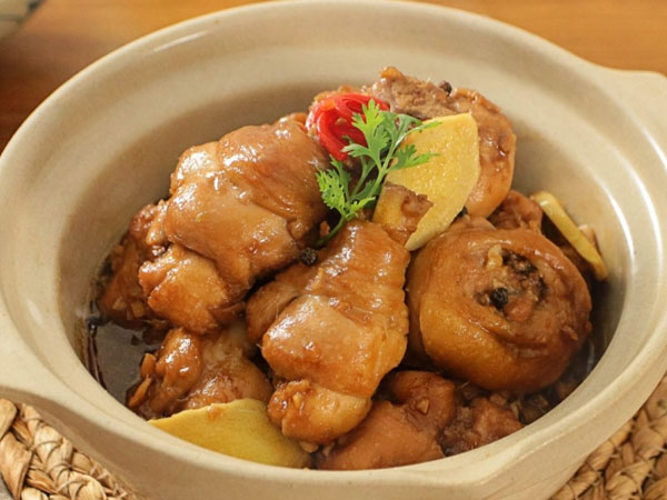 Thực hư chuyện thịt gà hâm nóng lại gây ung thư?