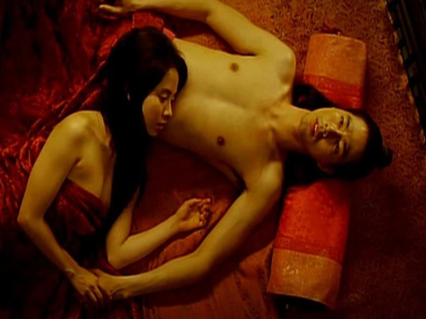 Phim Hàn 18+ quay mỗi cảnh nóng tới 40 lần, nữ chính là sao hạng A bị mắng tự đạp đổ hình tượng vì 'cởi 100%'
