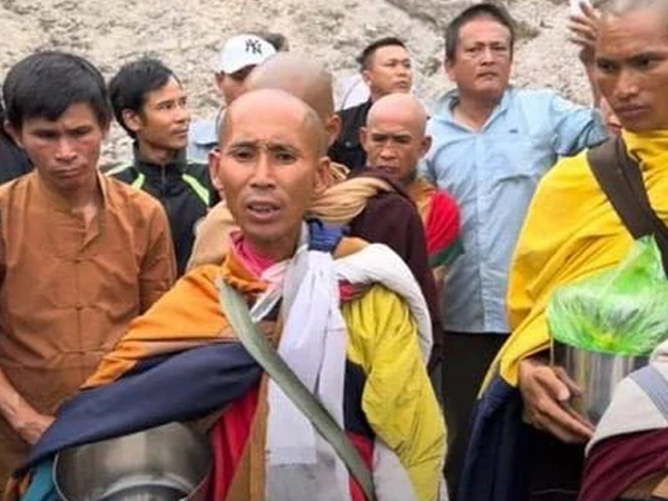 'Sư Thích Minh Tuệ' quyết định ẩn tu tại cổng trời trên đỉnh Đèo Ngang, mong không ai đi theo