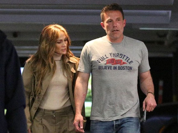Ben Affleck và Jennifer Lopez bất thường giữa tin ly hôn