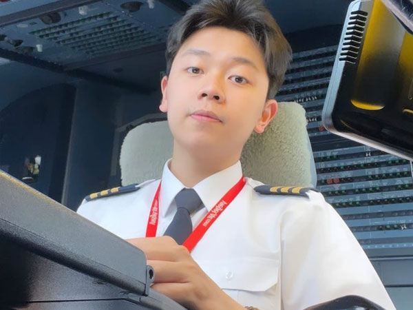 Danh tính 'em trai phi công' Hà Nội hot nhất MXH: 2k1 đã là cơ phó Vietjet, visual cực phẩm, clip mấy giây mà làm các chị 30 cũng phải 'replay' cả ngày
