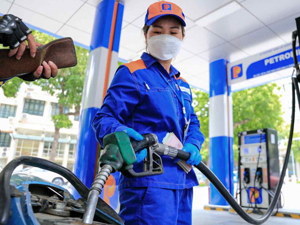 Giá xăng quay đầu tăng vào ngày mai?