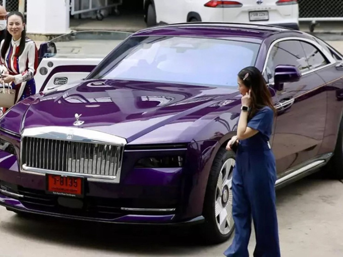 Madam Pang bóng đá Thái Lan 'tậu' Rolls-Royce Spectre hơn 20 tỷ đồng