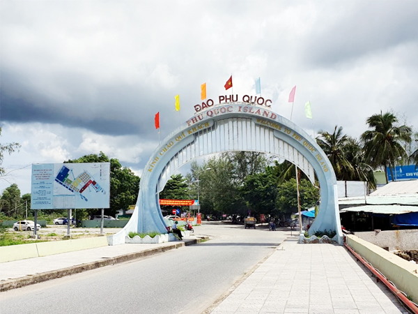 Một thành phố tạm dừng cho lãnh đạo đi nước ngoài