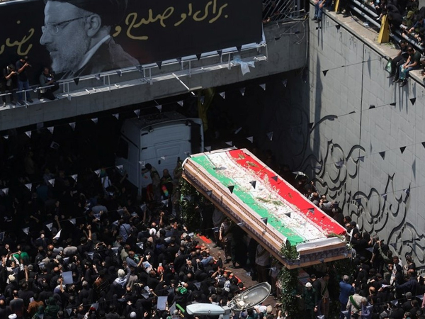 Người dân Tehran xuống đường đưa tiễn cố Tổng thống Iran Ebrahim Raisi